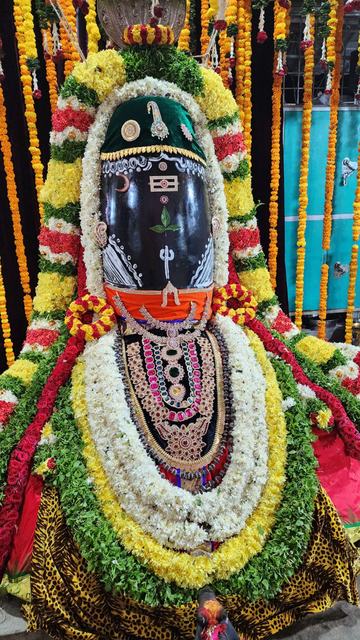 Shivalingam with special alankaram